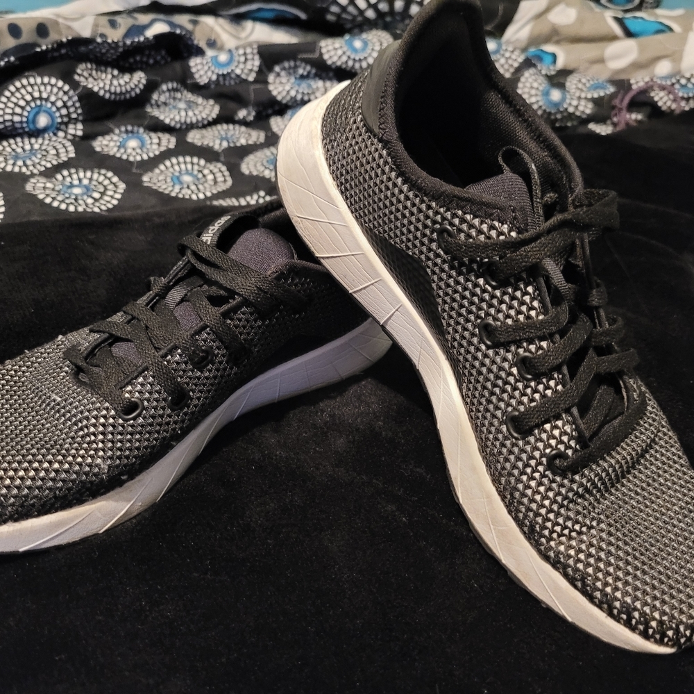 Size 8 women's addidas